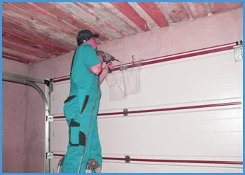 United Garage Door Milwaukee, WI 262-726-4735 United Garage Door Milwaukee, WI 262-726-4735 - door-maintaince-15-05m